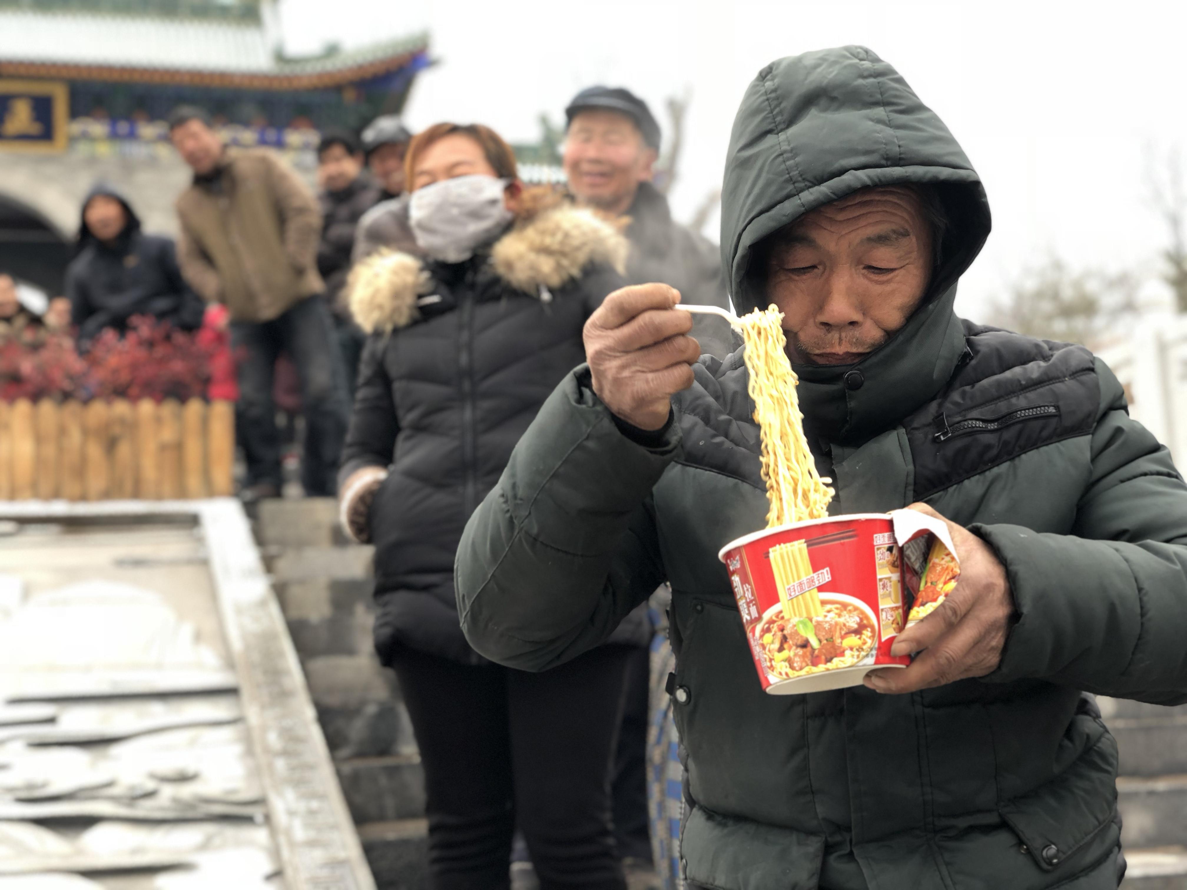 时尚巅峰: 老者泡面食界的新潮流