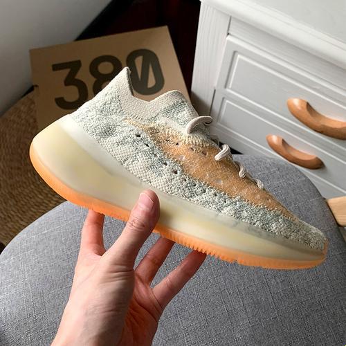 “380盛世，笑谈Yeezy花魁”