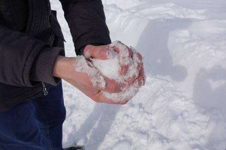 "科技的魔爪下，那两团雪球引领风骚"