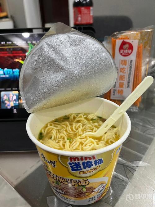 "日食一包，泡面成瘾？网友热议下的另类科技观"